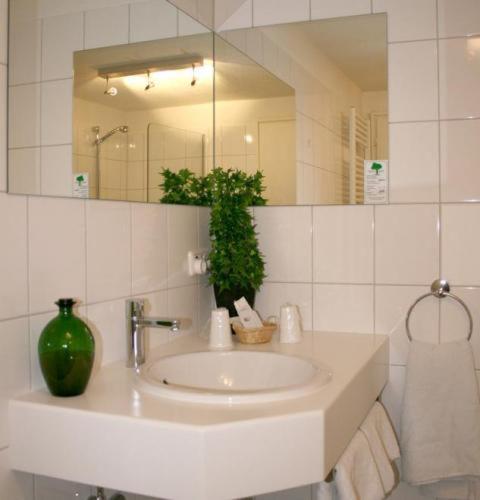 Tiptop Hotel Am Schoenen Brunnen Nuremberg Room photo